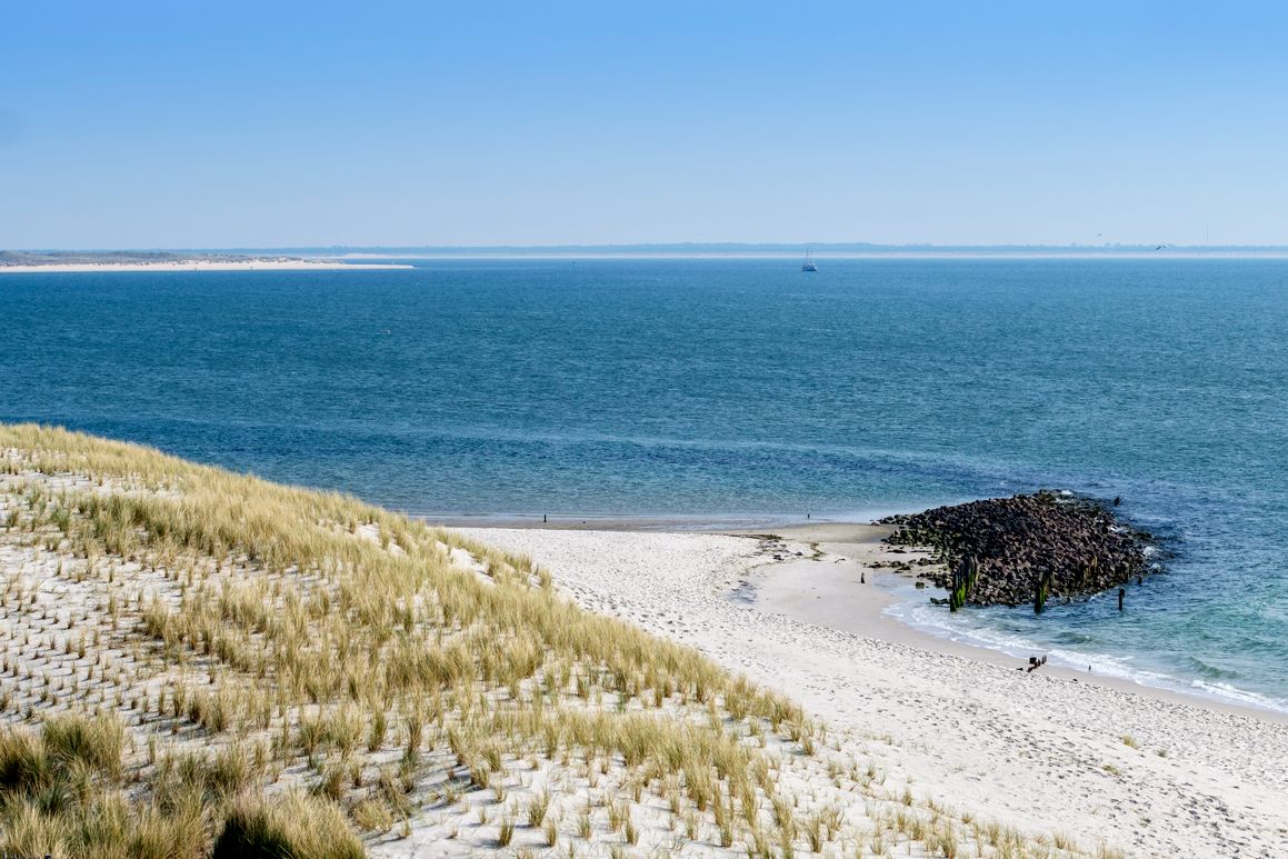 Blick von den seitlichen Balonen auf das Wattenmeer und den Strand